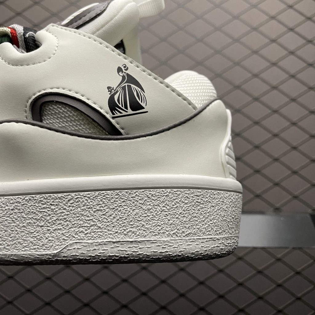 LANVIN 21s latest catwalk CURB series casual sneakers Major Internet celebrities are also crazy The original 1:1 mold opening heavy process production The fabric is made of imported cow frosted environmentally friendly beef reverse velvet gold steel mesh fabric Soft and breathable space cotton fabric inside Original mold open mold two-color TPU outsole Women's model: 35-40 Men's model: 39-45 Item No.: 41UPOI588