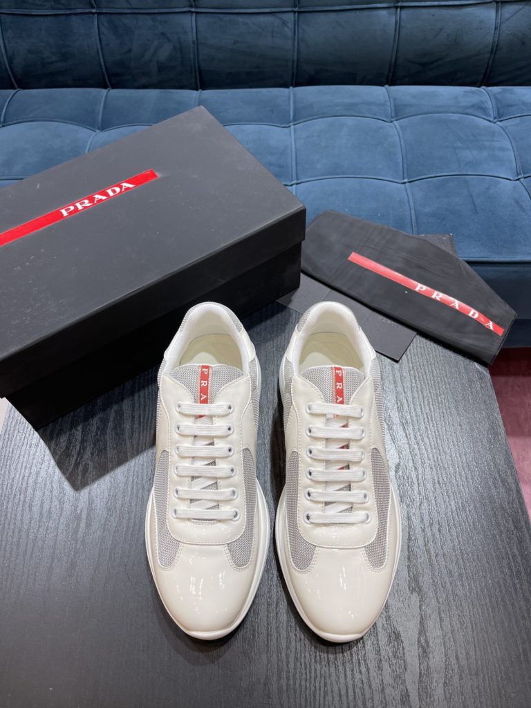 Prada America's Cup Shoe This metallic sneaker is equipped with a lightweight and soft rubber sole, which is comfortable to wear and easy to move. Upper: patent leather, polyamide fiber material metal texture 3cm TPU suction foam sole P450 Size 39-44 (38.45.46.47 customized)