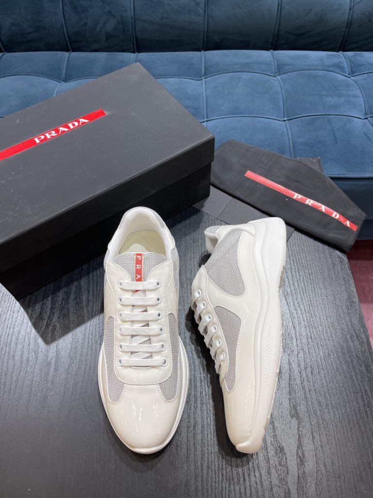 Prada America's Cup Shoe This metallic sneaker is equipped with a lightweight and soft rubber sole, which is comfortable to wear and easy to move. Upper: patent leather, polyamide fiber material metal texture 3cm TPU suction foam sole P450 Size 39-44 (38.45.46.47 customized)