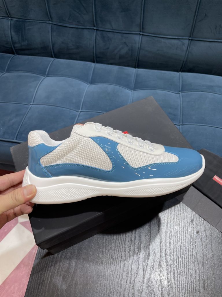 Prada America's Cup Shoe This metallic sneaker is equipped with a lightweight and soft rubber sole, which is comfortable to wear and easy to move. Upper: patent leather, polyamide fiber material metal texture 3cm TPU suction foam sole P450 Size 39-44 (38.45.46.47 customized)