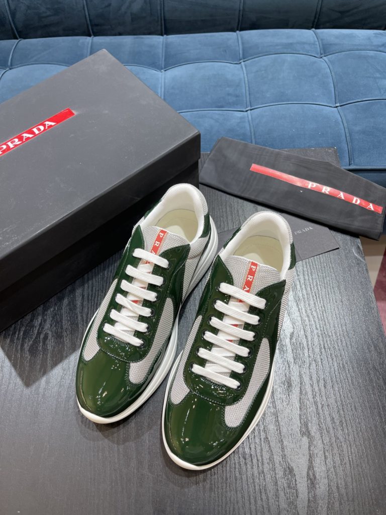 Prada America's Cup Shoe This metallic sneaker is equipped with a lightweight and soft rubber sole, which is comfortable to wear and easy to move. Upper: patent leather, polyamide fiber material metal texture 3cm TPU suction foam sole P450 Size 39-44 (38.45.46.47 customized)