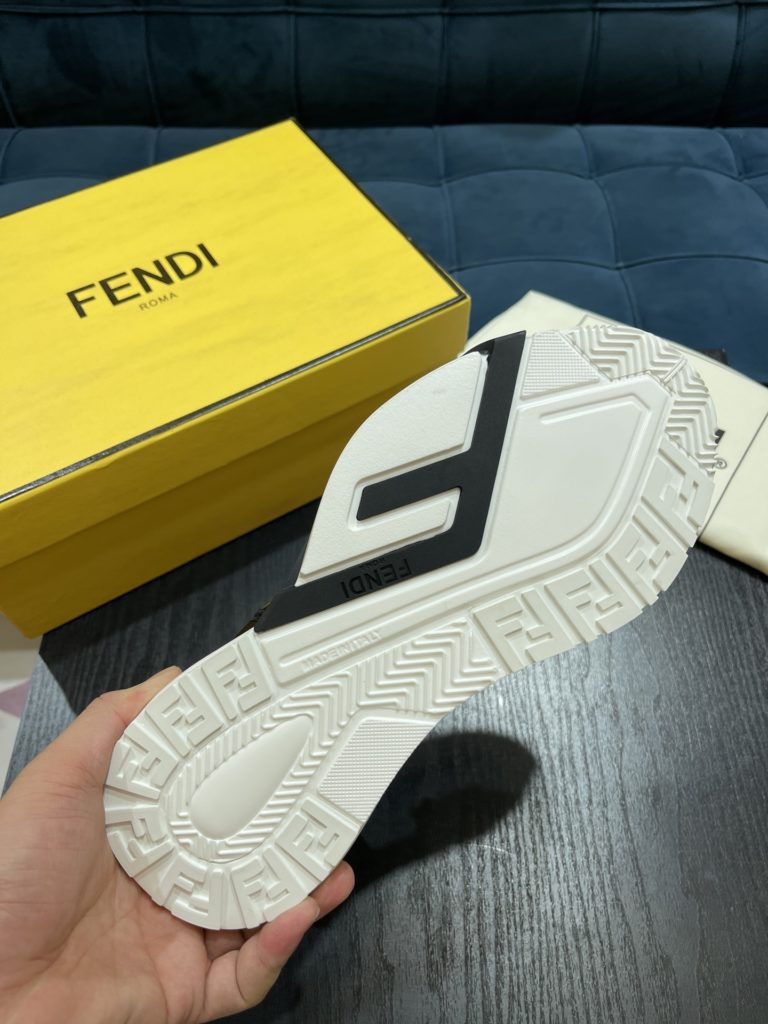 Fend * pedals sneakers with elastic laces and elastic inserts, and the wavy sole is engraved with the word F. Embossed Fendi Flow on the heel. Gray recycled nylon material, decorated with FF jacquard pattern and matching suede details. Lycra with FF pattern ® Details. Lightweight white rubber sole with matching color diagonal F detail Size 39-44 (customized at 38.45)