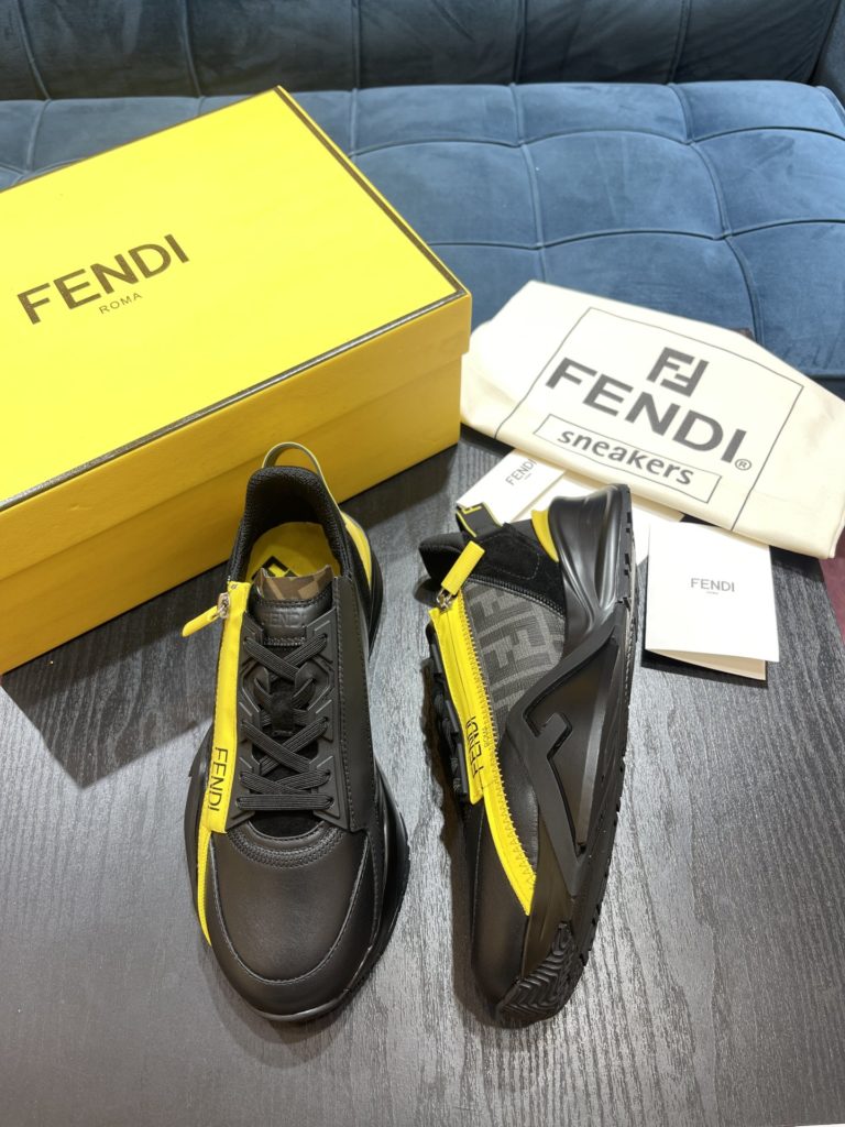Fend * pedals sneakers with elastic laces and elastic inserts, and the wavy sole is engraved with the word F. Embossed Fendi Flow on the heel. Gray recycled nylon material, decorated with FF jacquard pattern and matching suede details. Lycra with FF pattern ® Details. Lightweight white rubber sole with matching color diagonal F detail Size 39-44 (customized at 38.45)