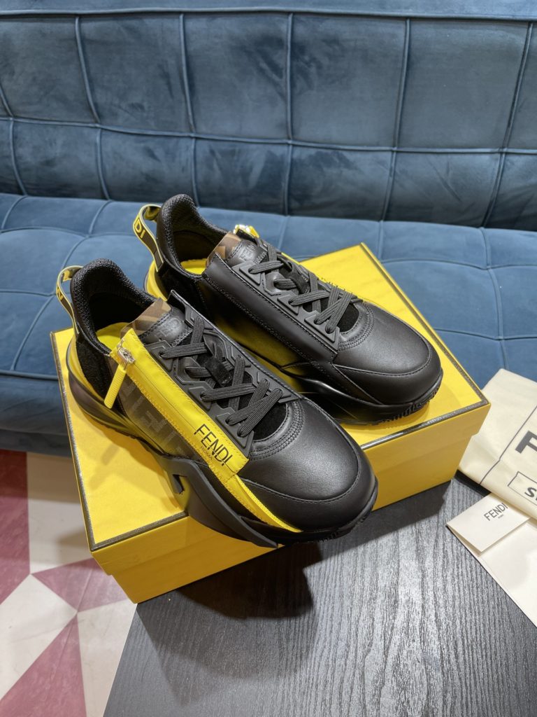 Fend * pedals sneakers with elastic laces and elastic inserts, and the wavy sole is engraved with the word F. Embossed Fendi Flow on the heel. Gray recycled nylon material, decorated with FF jacquard pattern and matching suede details. Lycra with FF pattern ® Details. Lightweight white rubber sole with matching color diagonal F detail Size 39-44 (customized at 38.45)