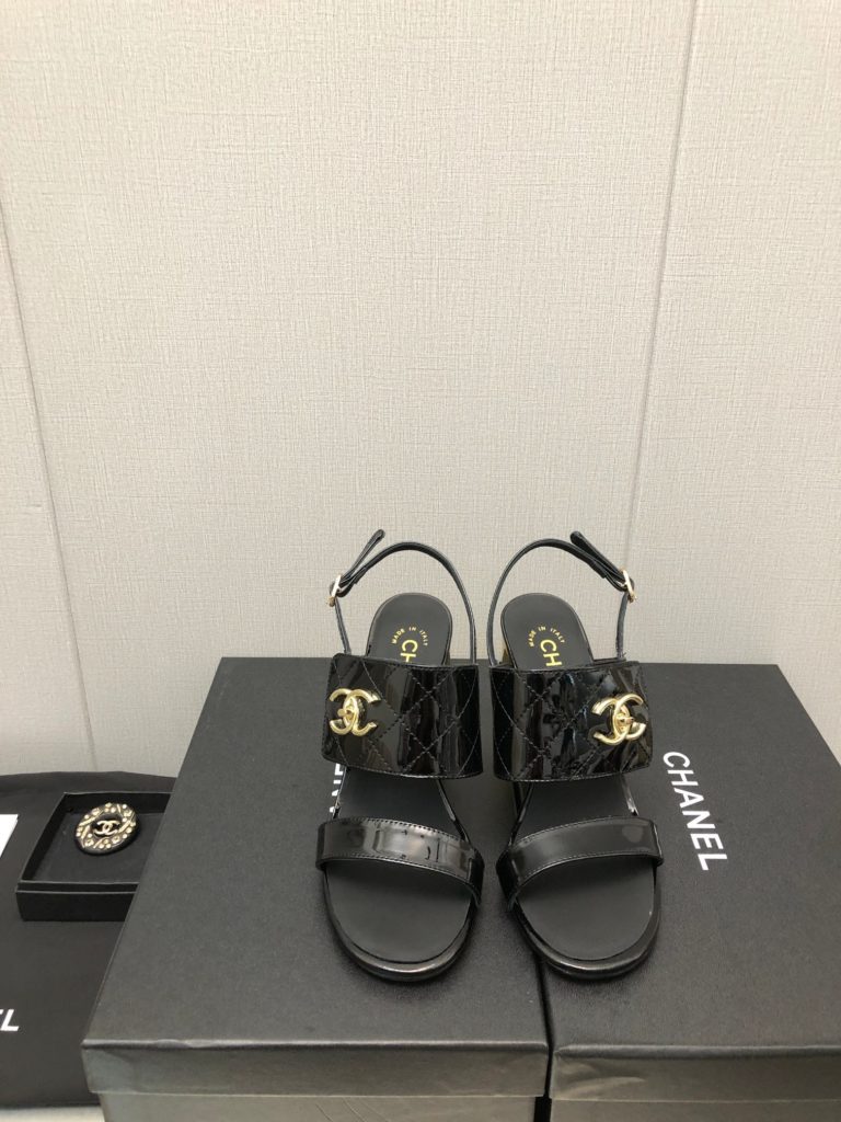 CHANE * | Xiaoxiang 23P new high-heeled sandals This season's classic c-button sandals series is really super beautiful, stupid, cute and cute, with a little retro flavor. The absolute strength style is very comfortable to wear, and the high beauty style is also particularly delicate. The key is that it will not be bulky. The original customized sheepskin inner padding is sheepskin, imported from Italy, cowhide outsole size: 35-39 (40/41 customized)