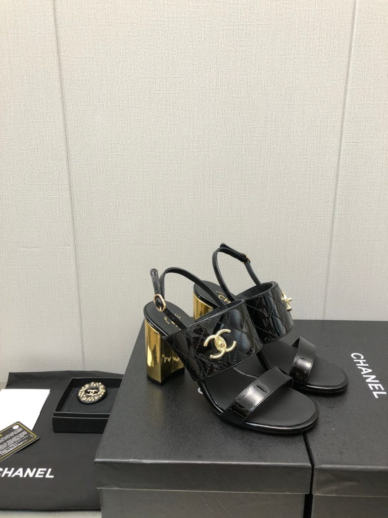 CHANE * | Xiaoxiang 23P new high-heeled sandals This season's classic c-button sandals series is really super beautiful, stupid, cute and cute, with a little retro flavor. The absolute strength style is very comfortable to wear, and the high beauty style is also particularly delicate. The key is that it will not be bulky. The original customized sheepskin inner padding is sheepskin, imported from Italy, cowhide outsole size: 35-39 (40/41 customized)