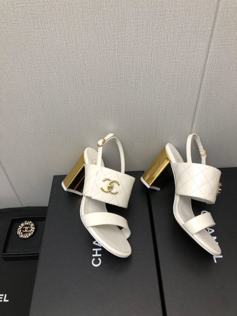 CHANE * | Xiaoxiang 23P new high-heeled sandals This season's classic c-button sandals series is really super beautiful, stupid, cute and cute, with a little retro flavor. The absolute strength style is very comfortable to wear, and the high beauty style is also particularly delicate. The key is that it will not be bulky. The original customized sheepskin inner padding is sheepskin, imported from Italy, cowhide outsole size: 35-39 (40/41 customized)