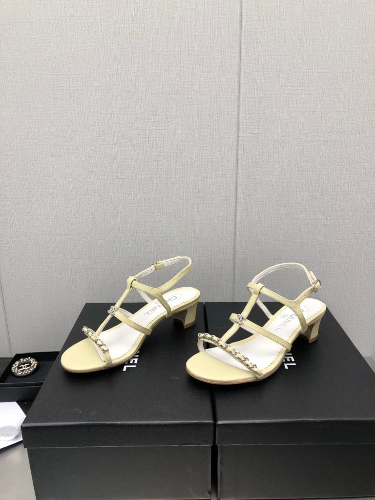 CHANE * | Xiaoxiang 23P new high-heeled sandals This season's classic c-button sandals series is really super beautiful, stupid, cute and cute, with a little retro flavor. The absolute strength style is very comfortable to wear, and the high beauty style is also particularly delicate. The key is that it will not be bulky. The original customized sheepskin inner padding is sheepskin, imported from Italy, cowhide outsole size: 35-39 (40/41 customized)