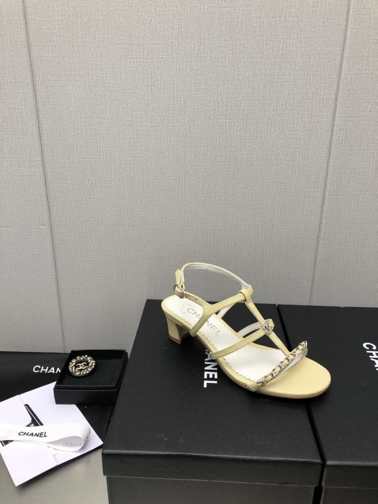 CHANE * | Xiaoxiang 23P new high-heeled sandals This season's classic c-button sandals series is really super beautiful, stupid, cute and cute, with a little retro flavor. The absolute strength style is very comfortable to wear, and the high beauty style is also particularly delicate. The key is that it will not be bulky. The original customized sheepskin inner padding is sheepskin, imported from Italy, cowhide outsole size: 35-39 (40/41 customized)