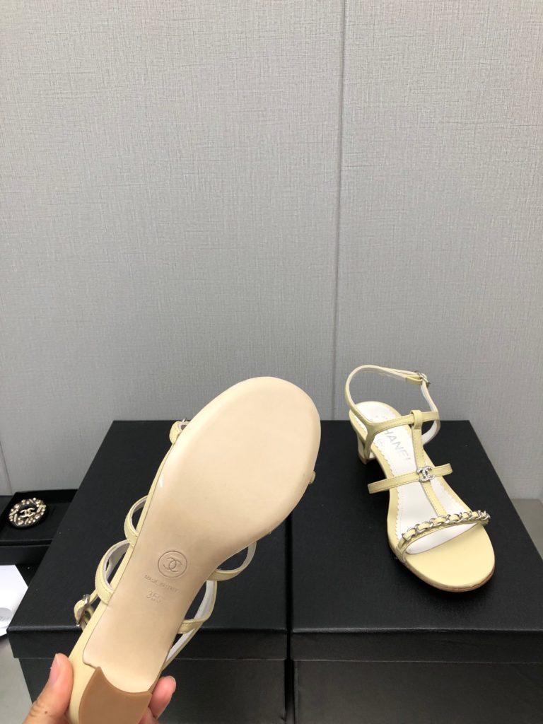 CHANE * | Xiaoxiang 23P new high-heeled sandals This season's classic c-button sandals series is really super beautiful, stupid, cute and cute, with a little retro flavor. The absolute strength style is very comfortable to wear, and the high beauty style is also particularly delicate. The key is that it will not be bulky. The original customized sheepskin inner padding is sheepskin, imported from Italy, cowhide outsole size: 35-39 (40/41 customized)