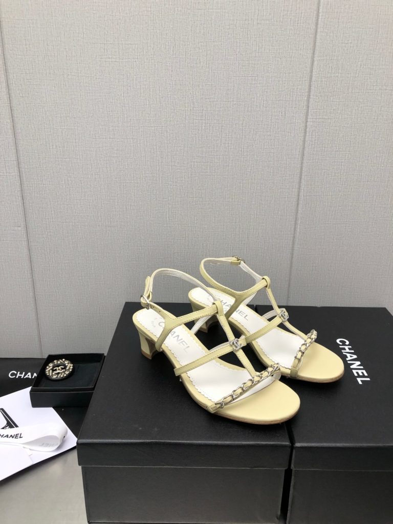 CHANE * | Xiaoxiang 23P new high-heeled sandals This season's classic c-button sandals series is really super beautiful, stupid, cute and cute, with a little retro flavor. The absolute strength style is very comfortable to wear, and the high beauty style is also particularly delicate. The key is that it will not be bulky. The original customized sheepskin inner padding is sheepskin, imported from Italy, cowhide outsole size: 35-39 (40/41 customized)