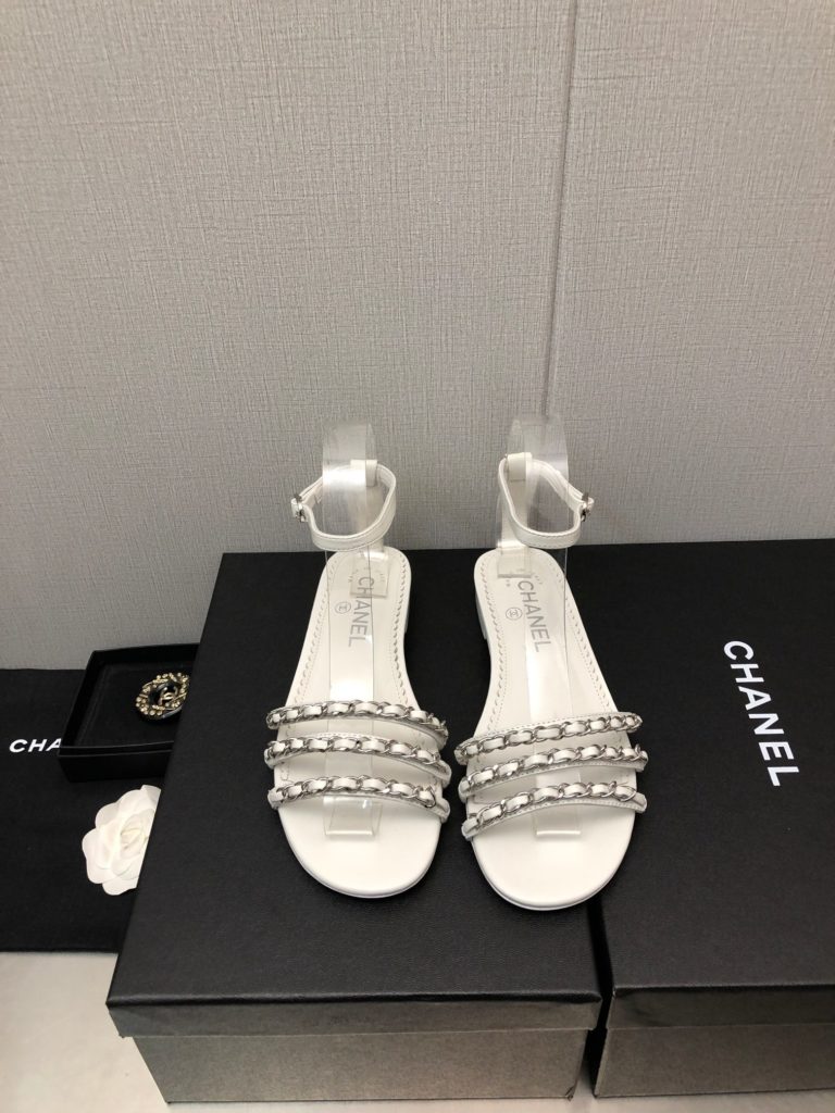 CHANE * | Xiaoxiang 23P new high-heeled sandals This season's classic c-button sandals series is really super beautiful, stupid, cute and cute, with a little retro flavor. The absolute strength style is very comfortable to wear, and the high beauty style is also particularly delicate. The key is that it will not be bulky. The original customized sheepskin inner padding is sheepskin, imported from Italy, cowhide outsole size: 35-39 (40/41 customized)