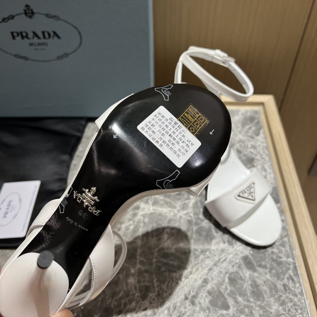 🔥🔥 Ins hot ✨ Prada/Prada 2023ss early spring new product party series 💎 This high-heeled satin thick-soled sandal adheres to the modern design concept and displays exquisite charm. The new and elegant color of the fabric adds bright and colorful style. The iconic triangle logo shows the brand characteristics. This logo was designed by Mario Prada. Fabric: open beaded sheepskin inner heel height: 9cm Size: 35-42 (40-42 customized non-refundable)