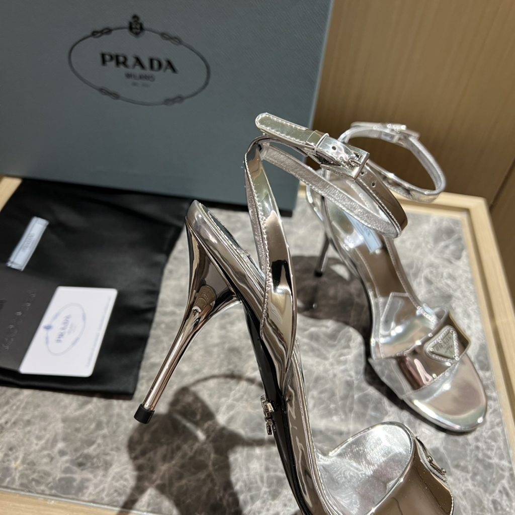 🔥🔥 Ins hot ✨ Prada/Prada 2023ss early spring new product party series 💎 This high-heeled satin thick-soled sandal adheres to the modern design concept and displays exquisite charm. The new and elegant color of the fabric adds bright and colorful style. The iconic triangle logo shows the brand characteristics. This logo was designed by Mario Prada. Fabric: open beaded sheepskin inner heel height: 9cm Size: 35-42 (40-42 customized non-refundable)