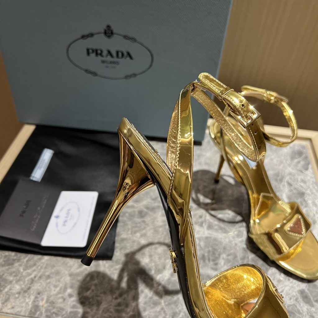 🔥🔥 Ins hot ✨ Prada/Prada 2023ss early spring new product party series 💎 This high-heeled satin thick-soled sandal adheres to the modern design concept and displays exquisite charm. The new and elegant color of the fabric adds bright and colorful style. The iconic triangle logo shows the brand characteristics. This logo was designed by Mario Prada. Fabric: open beaded sheepskin inner heel height: 9cm Size: 35-42 (40-42 customized non-refundable)