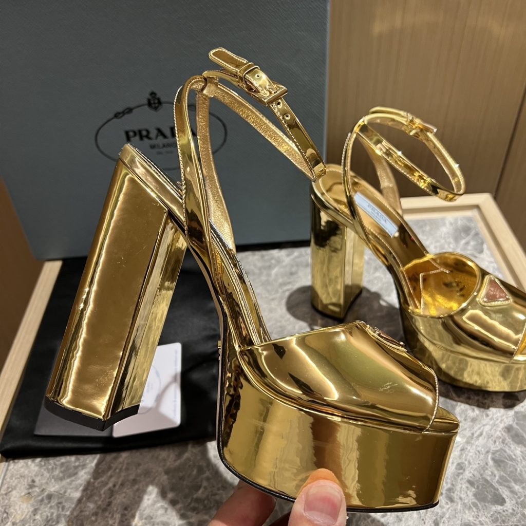 🔥🔥 Ins hot ✨ Prada/Prada 2023ss early spring new product party series 💎 This high-heeled satin thick-soled sandal adheres to the modern design concept and displays exquisite charm. The new and elegant color of the fabric adds bright and colorful style. The iconic triangle logo shows the brand characteristics. This logo was designed by Mario Prada. Fabric: open beaded sheepskin inner heel height: 9cm Size: 35-42 (40-42 customized non-refundable)