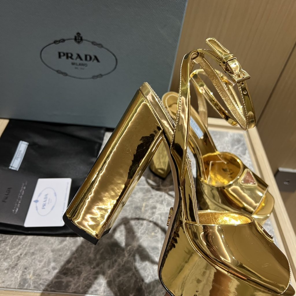 🔥🔥 Ins hot ✨ Prada/Prada 2023ss early spring new product party series 💎 This high-heeled satin thick-soled sandal adheres to the modern design concept and displays exquisite charm. The new and elegant color of the fabric adds bright and colorful style. The iconic triangle logo shows the brand characteristics. This logo was designed by Mario Prada. Fabric: open beaded sheepskin inner heel height: 9cm Size: 35-42 (40-42 customized non-refundable)