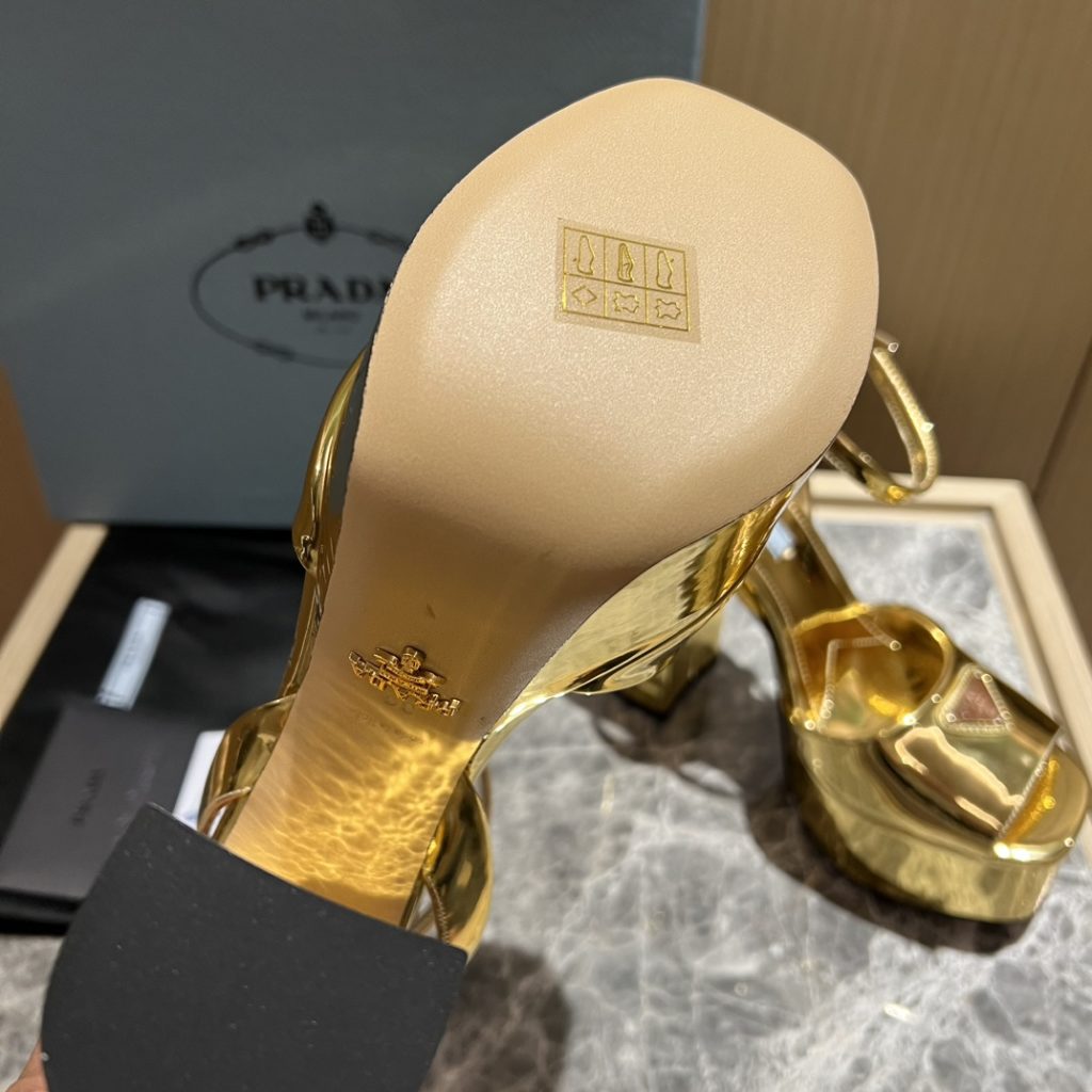 🔥🔥 Ins hot ✨ Prada/Prada 2023ss early spring new product party series 💎 This high-heeled satin thick-soled sandal adheres to the modern design concept and displays exquisite charm. The new and elegant color of the fabric adds bright and colorful style. The iconic triangle logo shows the brand characteristics. This logo was designed by Mario Prada. Fabric: open beaded sheepskin inner heel height: 9cm Size: 35-42 (40-42 customized non-refundable)