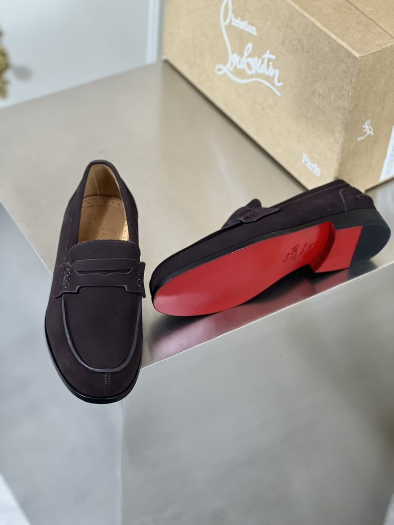 • New 🆑 CL high-end men 👔 Leisure • Lucky shoes with red soles! Original imported comfortable cowhide ➕ Imported cowhide lining ➕ Cowhide footrest ➕ Original leather red sole. Size: 39 40 41 42 43 44 (38.45.46 custom)