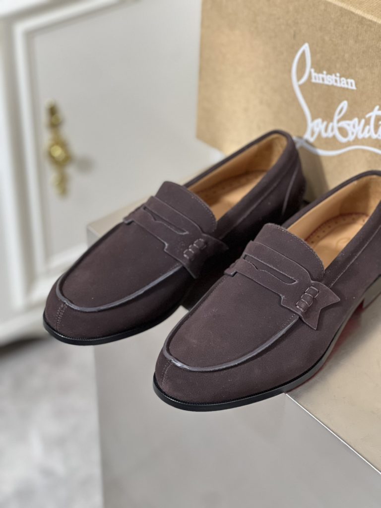 • New 🆑 CL high-end men 👔 Leisure • Lucky shoes with red soles! Original imported comfortable cowhide ➕ Imported cowhide lining ➕ Cowhide footrest ➕ Original leather red sole. Size: 39 40 41 42 43 44 (38.45.46 custom)