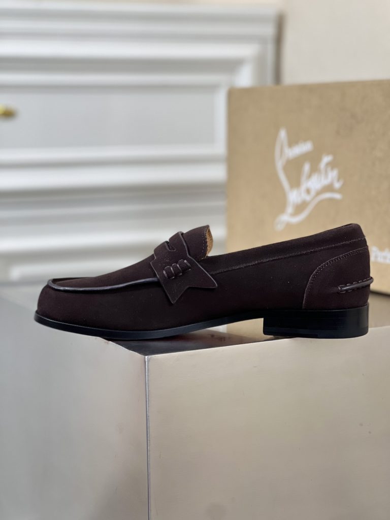 • New 🆑 CL high-end men 👔 Leisure • Lucky shoes with red soles! Original imported comfortable cowhide ➕ Imported cowhide lining ➕ Cowhide footrest ➕ Original leather red sole. Size: 39 40 41 42 43 44 (38.45.46 custom)