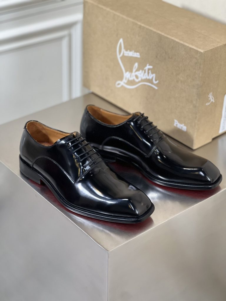 • New 🆑 CL high-end men 👔 Leisure • Lucky shoes with red soles! Original imported comfortable cowhide ➕ Imported cowhide lining ➕ Cowhide footrest ➕ Original leather red sole. Size: 39 40 41 42 43 44 (38.45.46 custom)