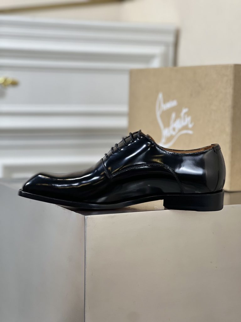 • New 🆑 CL high-end men 👔 Leisure • Lucky shoes with red soles! Original imported comfortable cowhide ➕ Imported cowhide lining ➕ Cowhide footrest ➕ Original leather red sole. Size: 39 40 41 42 43 44 (38.45.46 custom)