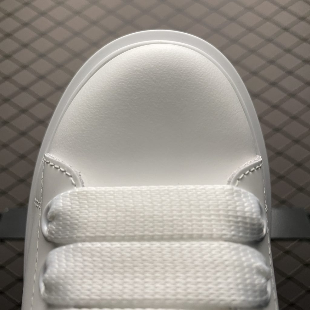Alexander McQueen Thick Sole Heightened Small White Shoes Original Purchase Back Original Development Sole Thickness 4.5cm White Drop Glue Imported Silk Matte Original Water Dyed Sheepskin Inner Lining Cowhide Cushion Feet Resilience in Place Durable and Comfortable Official Sync Full Package Outer Box Paper Shoe box technology and gift of premium ribbon midsole printed with one-to-one font and font color, midsole color, and a loop of one-to-one small steel nails (the function is to bend the small nails to grip the midsole and upper foot more tightly) Shoe box labeling uses a high-precision printer, which is clear and the same as the original version. High hardness customized outsourcing box is provided to identify the actual shooting details. All the details mentioned above can be compared with the original shoe size: 35 36 37 38 39 40 41 42 43 44
