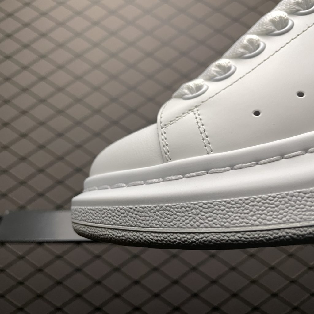 Alexander McQueen Thick Sole Heightened Small White Shoes Original Purchase Back Original Development Sole Thickness 4.5cm White Drop Glue Imported Silk Matte Original Water Dyed Sheepskin Inner Lining Cowhide Cushion Feet Resilience in Place Durable and Comfortable Official Sync Full Package Outer Box Paper Shoe box technology and gift of premium ribbon midsole printed with one-to-one font and font color, midsole color, and a loop of one-to-one small steel nails (the function is to bend the small nails to grip the midsole and upper foot more tightly) Shoe box labeling uses a high-precision printer, which is clear and the same as the original version. High hardness customized outsourcing box is provided to identify the actual shooting details. All the details mentioned above can be compared with the original shoe size: 35 36 37 38 39 40 41 42 43 44