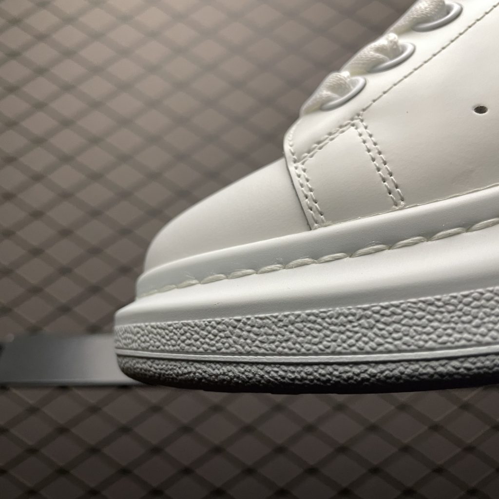 Alexander McQueen Thick Sole Heightened Small White Shoes Original Purchase Back Original Development Sole Thickness 4.5cm White Drop Glue Imported Silk Matte Original Water Dyed Sheepskin Inner Lining Cowhide Cushion Feet Resilience in Place Durable and Comfortable Official Sync Full Package Outer Box Paper Shoe box technology and gift of premium ribbon midsole printed with one-to-one font and font color, midsole color, and a loop of one-to-one small steel nails (the function is to bend the small nails to grip the midsole and upper foot more tightly) Shoe box labeling uses a high-precision printer, which is clear and the same as the original version. High hardness customized outsourcing box is provided to identify the actual shooting details. All the details mentioned above can be compared with the original shoe size: 35 36 37 38 39 40 41 42 43 44