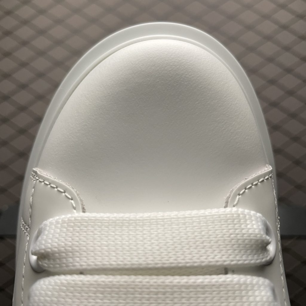 Alexander McQueen Thick Sole Heightened Small White Shoes Original Purchase Back Original Development Sole Thickness 4.5cm White Drop Glue Imported Silk Matte Original Water Dyed Sheepskin Inner Lining Cowhide Cushion Feet Resilience in Place Durable and Comfortable Official Sync Full Package Outer Box Paper Shoe box technology and gift of premium ribbon midsole printed with one-to-one font and font color, midsole color, and a loop of one-to-one small steel nails (the function is to bend the small nails to grip the midsole and upper foot more tightly) Shoe box labeling uses a high-precision printer, which is clear and the same as the original version. High hardness customized outsourcing box is provided to identify the actual shooting details. All the details mentioned above can be compared with the original shoe size: 35 36 37 38 39 40 41 42 43 44