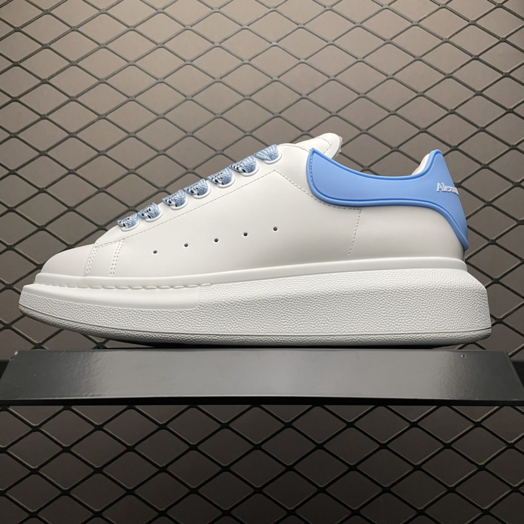 Alexander McQueen Thick Sole Heightened Small White Shoes Original Purchase Back Original Development Sole Thickness 4.5cm White Drop Glue Imported Silk Matte Original Water Dyed Sheepskin Inner Lining Cowhide Cushion Feet Resilience in Place Durable and Comfortable Official Sync Full Package Outer Box Paper Shoe box technology and gift of premium ribbon midsole printed with one-to-one font and font color, midsole color, and a loop of one-to-one small steel nails (the function is to bend the small nails to grip the midsole and upper foot more tightly) Shoe box labeling uses a high-precision printer, which is clear and the same as the original version. High hardness customized outsourcing box is provided to identify the actual shooting details. All the details mentioned above can be compared with the original shoe size: 35 36 37 38 39 40 41 42 43 44