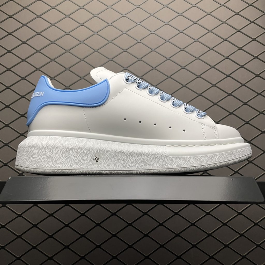 Alexander McQueen Thick Sole Heightened Small White Shoes Original Purchase Back Original Development Sole Thickness 4.5cm White Drop Glue Imported Silk Matte Original Water Dyed Sheepskin Inner Lining Cowhide Cushion Feet Resilience in Place Durable and Comfortable Official Sync Full Package Outer Box Paper Shoe box technology and gift of premium ribbon midsole printed with one-to-one font and font color, midsole color, and a loop of one-to-one small steel nails (the function is to bend the small nails to grip the midsole and upper foot more tightly) Shoe box labeling uses a high-precision printer, which is clear and the same as the original version. High hardness customized outsourcing box is provided to identify the actual shooting details. All the details mentioned above can be compared with the original shoe size: 35 36 37 38 39 40 41 42 43 44