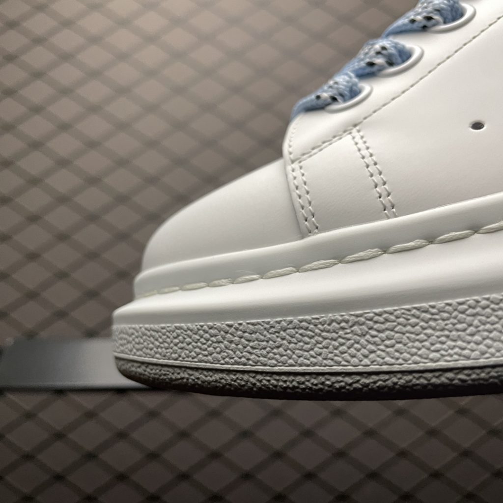 Alexander McQueen Thick Sole Heightened Small White Shoes Original Purchase Back Original Development Sole Thickness 4.5cm White Drop Glue Imported Silk Matte Original Water Dyed Sheepskin Inner Lining Cowhide Cushion Feet Resilience in Place Durable and Comfortable Official Sync Full Package Outer Box Paper Shoe box technology and gift of premium ribbon midsole printed with one-to-one font and font color, midsole color, and a loop of one-to-one small steel nails (the function is to bend the small nails to grip the midsole and upper foot more tightly) Shoe box labeling uses a high-precision printer, which is clear and the same as the original version. High hardness customized outsourcing box is provided to identify the actual shooting details. All the details mentioned above can be compared with the original shoe size: 35 36 37 38 39 40 41 42 43 44