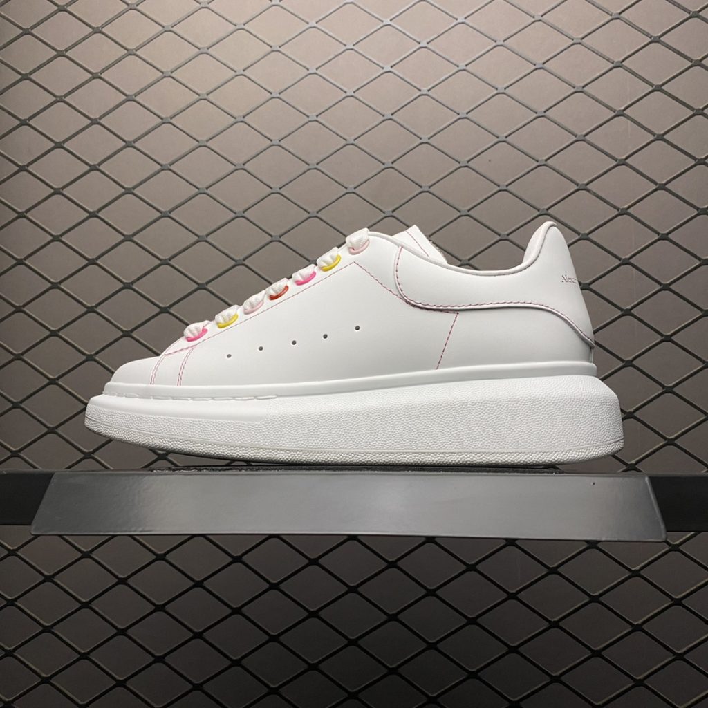Alexander McQueen Thick Sole Heightened Small White Shoes Original Purchase Back Original Development Sole Thickness 4.5cm White Drop Glue Imported Silk Matte Original Water Dyed Sheepskin Inner Lining Cowhide Cushion Feet Resilience in Place Durable and Comfortable Official Sync Full Package Outer Box Paper Shoe box technology and gift of premium ribbon midsole printed with one-to-one font and font color, midsole color, and a loop of one-to-one small steel nails nailed to the midsole, a total of 11 small steel nails (the function is to bend the nails to grip the midsole and upper foot more tightly) Shoe box labeling using a high-precision printing machine is clearly presented as the original, with a high hardness customized outsourcing box to identify the actual shooting details. All the details described above can be compared to the original shoe size: 35 36 37 38 39