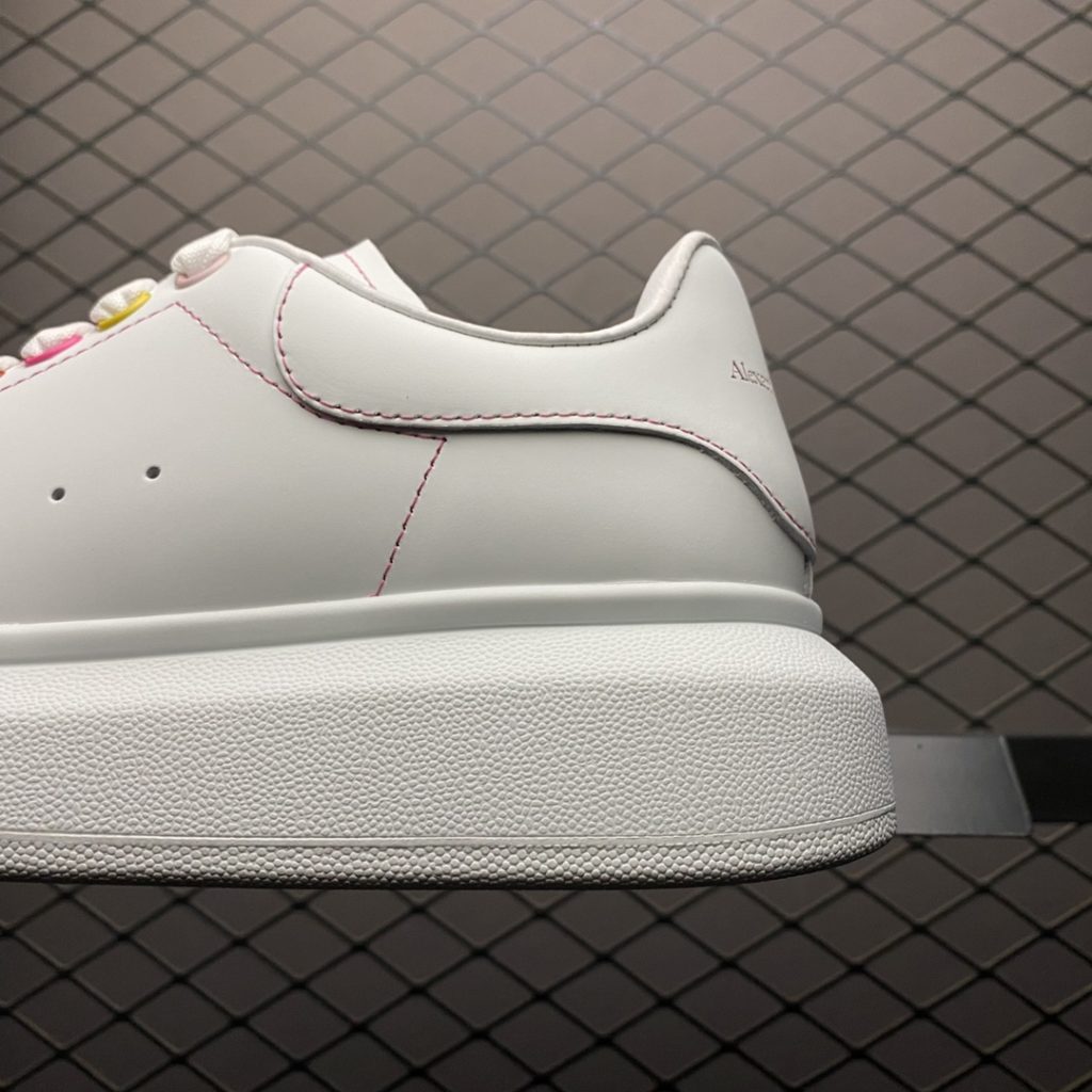Alexander McQueen Thick Sole Heightened Small White Shoes Original Purchase Back Original Development Sole Thickness 4.5cm White Drop Glue Imported Silk Matte Original Water Dyed Sheepskin Inner Lining Cowhide Cushion Feet Resilience in Place Durable and Comfortable Official Sync Full Package Outer Box Paper Shoe box technology and gift of premium ribbon midsole printed with one-to-one font and font color, midsole color, and a loop of one-to-one small steel nails nailed to the midsole, a total of 11 small steel nails (the function is to bend the nails to grip the midsole and upper foot more tightly) Shoe box labeling using a high-precision printing machine is clearly presented as the original, with a high hardness customized outsourcing box to identify the actual shooting details. All the details described above can be compared to the original shoe size: 35 36 37 38 39