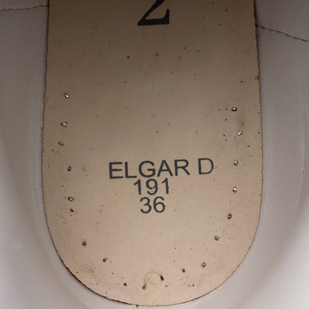 Alexander McQueen Thick Sole Heightened Small White Shoes Original Purchase Back Original Development Sole Thickness 4.5cm White Drop Glue Imported Silk Matte Original Water Dyed Sheepskin Inner Lining Cowhide Cushion Feet Resilience in Place Durable and Comfortable Official Sync Full Package Outer Box Paper Shoe box technology and gift of premium ribbon midsole printed with one-to-one font and font color, midsole color, and a loop of one-to-one small steel nails nailed to the midsole, a total of 11 small steel nails (the function is to bend the nails to grip the midsole and upper foot more tightly) Shoe box labeling using a high-precision printing machine is clearly presented as the original, with a high hardness customized outsourcing box to identify the actual shooting details. All the details described above can be compared to the original shoe size: 35 36 37 38 39