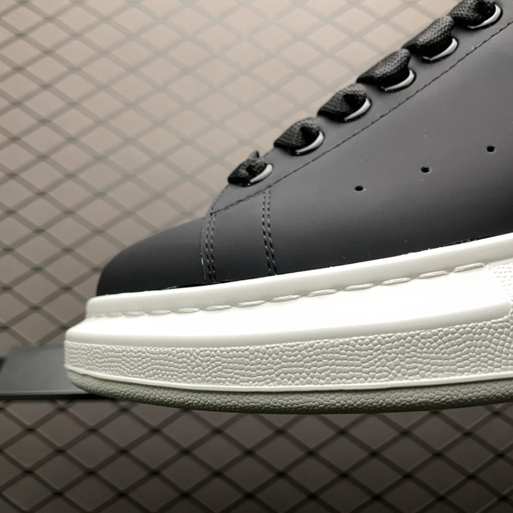 Alexander McQueen Thick Sole Heightened Small White Shoes Original Purchase Back Original Development Sole Thickness 4.5cm White Drop Glue Imported Silk Matte Original Water Dyed Sheepskin Inner Lining Cowhide Cushion Feet Resilience in Place Durable and Comfortable Official Sync Full Package Outer Box Paper Shoe box technology and gift of premium ribbon midsole printed with one-to-one font and font color, midsole color, and a loop of one-to-one small steel nails nailed to the midsole, a total of 11 small steel nails (the function is to bend the nails to grip the midsole and upper foot more tightly) Shoe box labeling using a high-precision printing machine is clearly presented as the original, with a high hardness customized outsourcing box to identify the actual shooting details. All the details described above can be compared to the original shoe size: 35 36 37 38 39