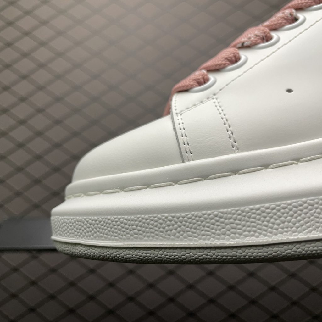Alexander McQueen Thick Sole Heightened Small White Shoes Original Purchase Back Original Development Sole Thickness 4.5cm White Drop Glue Imported Silk Matte Original Water Dyed Sheepskin Inner Lining Cowhide Cushion Feet Resilience in Place Durable and Comfortable Official Sync Full Package Outer Box Paper Shoe box technology and gift of premium ribbon midsole printed with one-to-one font and font color, midsole color, and a loop of one-to-one small steel nails nailed to the midsole, a total of 11 small steel nails (the function is to bend the nails to grip the midsole and upper foot more tightly) Shoe box labeling using a high-precision printing machine is clearly presented as the original, with a high hardness customized outsourcing box to identify the actual shooting details. All the details described above can be compared to the original shoe size: 35 36 37 38 39