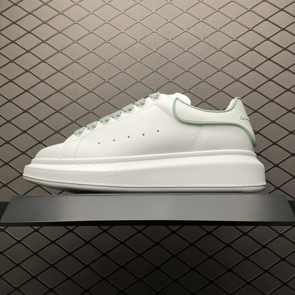 Alexander McQueen Thick Sole Heightened Small White Shoes Original Purchase Back Original Development Sole Thickness 4.5cm White Drop Glue Imported Silk Matte Original Water Dyed Sheepskin Inner Lining Cowhide Cushion Feet Resilience in Place Durable and Comfortable Official Sync Full Package Outer Box Paper Shoe box technology and gift of premium ribbon midsole printed with one-to-one font and font color, midsole color, and a loop of one-to-one small steel nails nailed to the midsole, a total of 11 small steel nails (the function is to bend the nails to grip the midsole and upper foot more tightly) Shoe box labeling using a high-precision printing machine is clearly presented as the original, with a high hardness customized outsourcing box to identify the actual shooting details. All the details described above can be compared to the original shoe size: 35 36 37 38 39