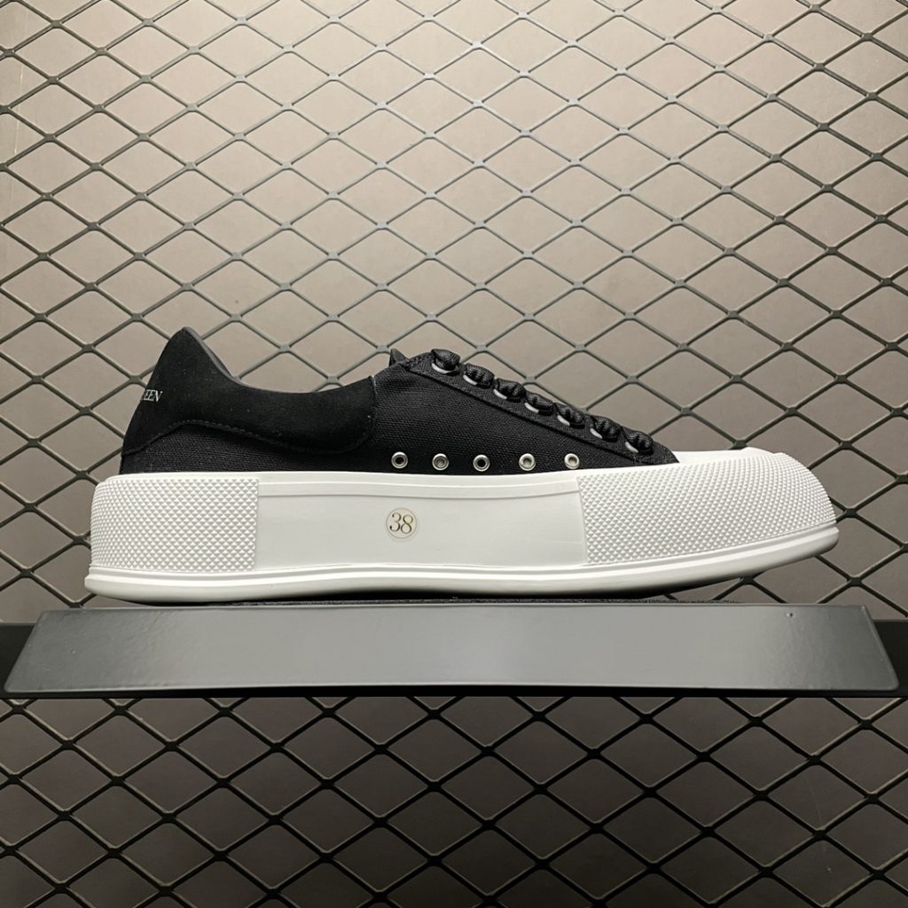 \Alexander McQueen 21S New Low Top Casual Sports Shoes Original Open Mold TPU Anti Slip Open Mold Sole Does Not Fade, Built-in NFC Scan Chip Fabric Made of Imported Silk Matte Original Latest Material Cowhide Pads Original Sole Resilience Excellent Durability and Comfort Sole Thickness 4.5cm Full Set Original Packaging In and Out Counter No Pressure Size: 35 36 37 38 39