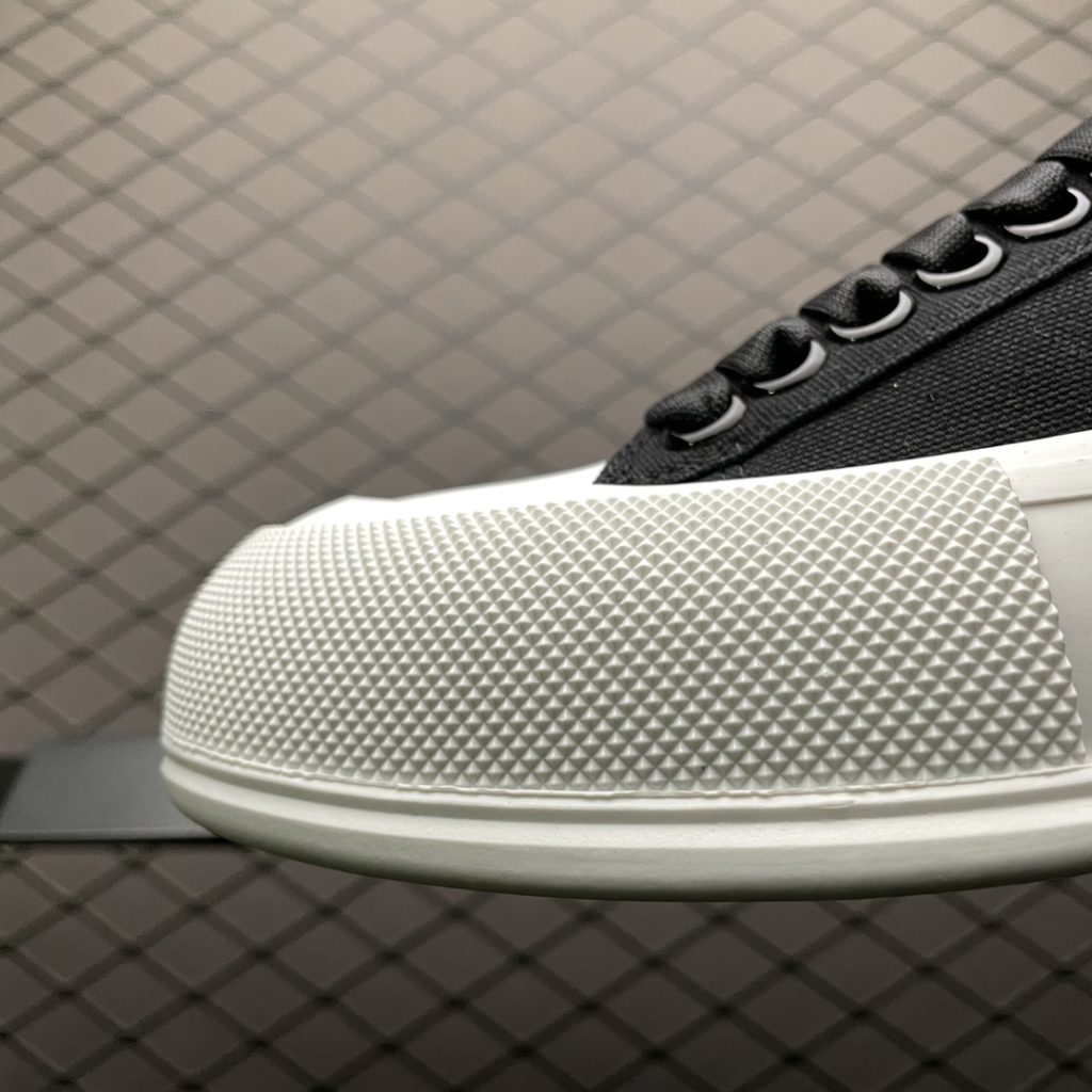 \Alexander McQueen 21S New Low Top Casual Sports Shoes Original Open Mold TPU Anti Slip Open Mold Sole Does Not Fade, Built-in NFC Scan Chip Fabric Made of Imported Silk Matte Original Latest Material Cowhide Pads Original Sole Resilience Excellent Durability and Comfort Sole Thickness 4.5cm Full Set Original Packaging In and Out Counter No Pressure Size: 35 36 37 38 39