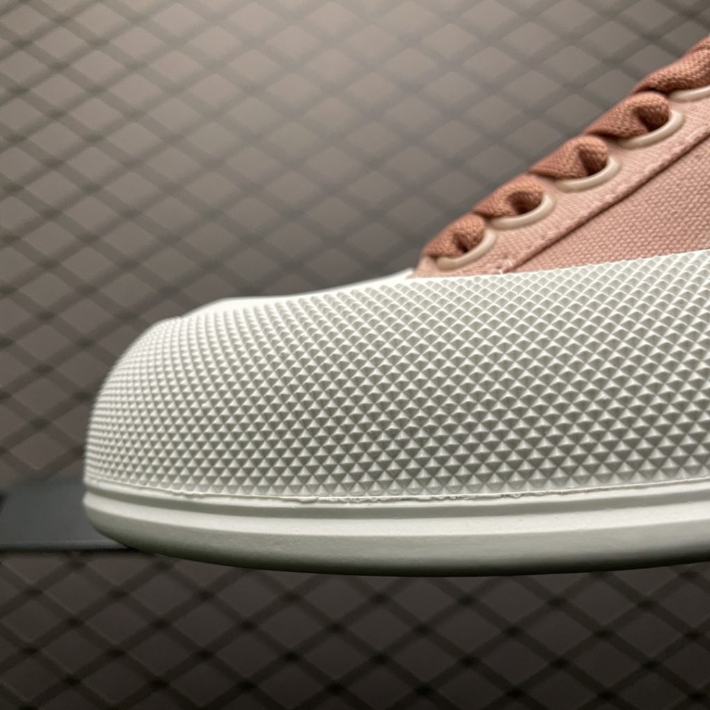 \Alexander McQueen 21S New Low Top Casual Sports Shoes Original Open Mold TPU Anti Slip Open Mold Sole Does Not Fade, Built-in NFC Scan Chip Fabric Made of Imported Silk Matte Original Latest Material Cowhide Pads Original Sole Resilience Excellent Durability and Comfort Sole Thickness 4.5cm Full Set Original Packaging In and Out Counter No Pressure Size: 35 36 37 38 39
