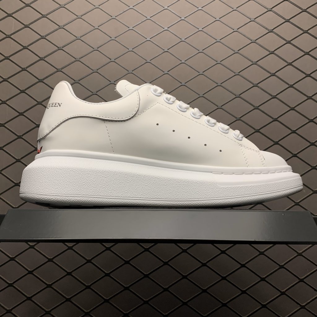 Alexander McQueen Thick Sole Casual Sports Shoes Fabric Imported Topcoat Cowhide Inner Lining Imported Sheepskin Fully Handmade Perforated insole Made of High Density Latex and Sheepskin Size: 35 36 37 38 39