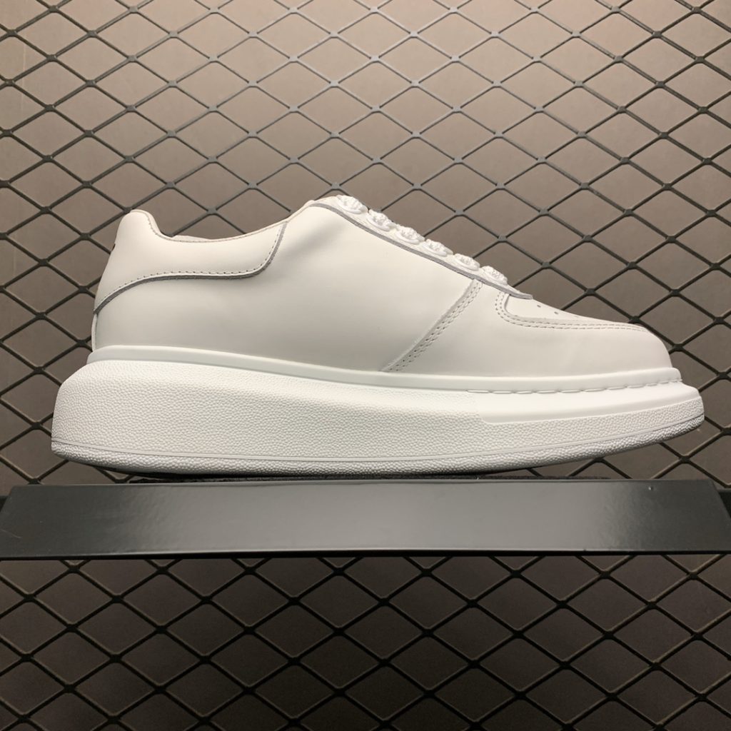 Alexander McQueen Early Spring 2020 Latest Fabric Imported Topcoat Cowhide Inner Lining Imported Sheepskin, Fully Hand Perforated, Padded with High Density Latex and Sheepskin Size: 35 36 37 38 39 40 41 42 43 44