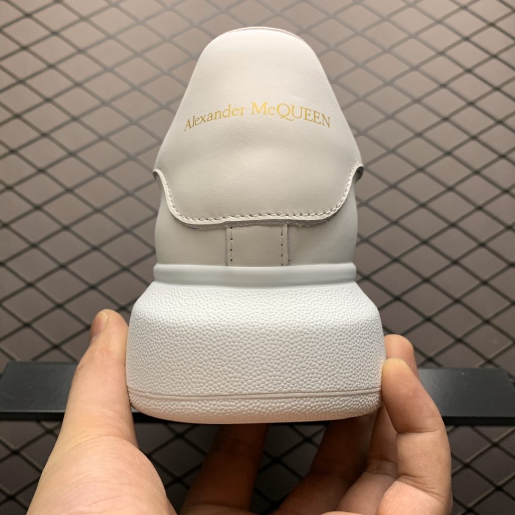 Alexander McQueen Pure White Fabric Made of Imported Silk Matte Original Cowhide (Latest Material), Water Dyed Sheepskin Inner Lining, Cowhide Pads, Original outsole with Excellent Resilience, Durable and Comfortable Sole Thickness 4.5CM Full Set of Original Packaging In and Out Counter Pressure Free Size: 35 36 37 38 39 40 41 42 43 44