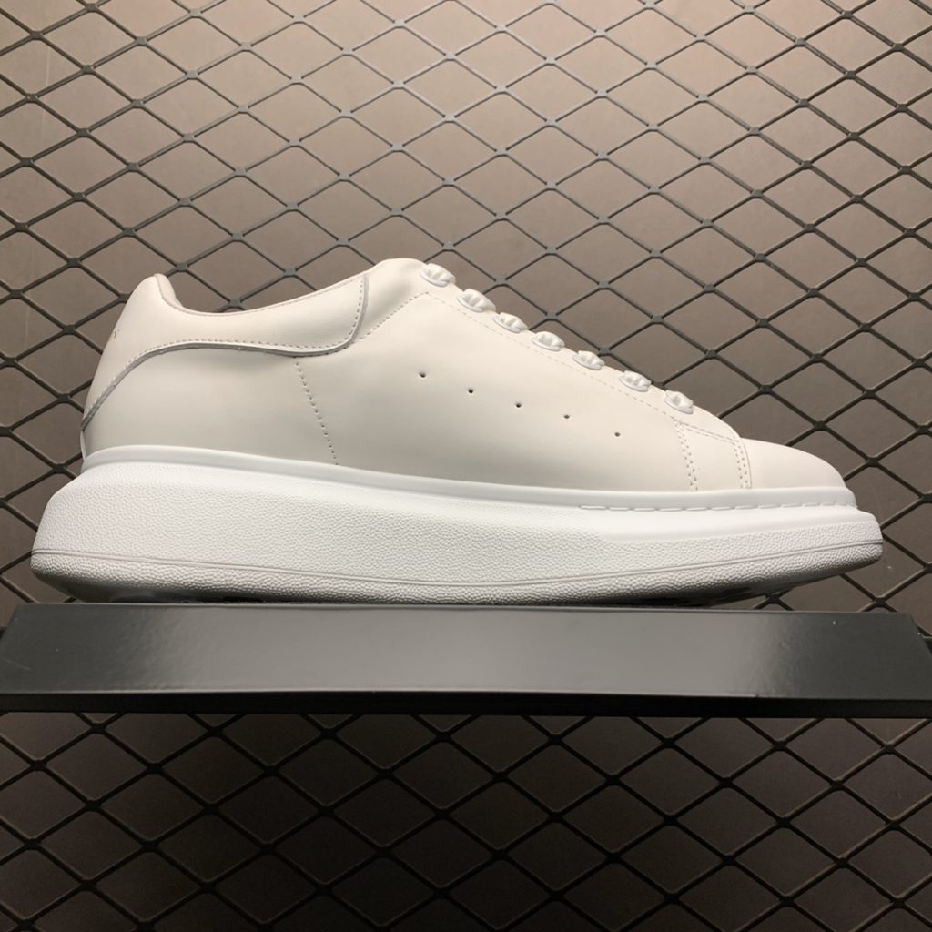 Alexander McQueen Pure White Fabric Made of Imported Silk Matte Original Cowhide (Latest Material), Water Dyed Sheepskin Inner Lining, Cowhide Pads, Original outsole with Excellent Resilience, Durable and Comfortable Sole Thickness 4.5CM Full Set of Original Packaging In and Out Counter Pressure Free Size: 35 36 37 38 39 40 41 42 43 44