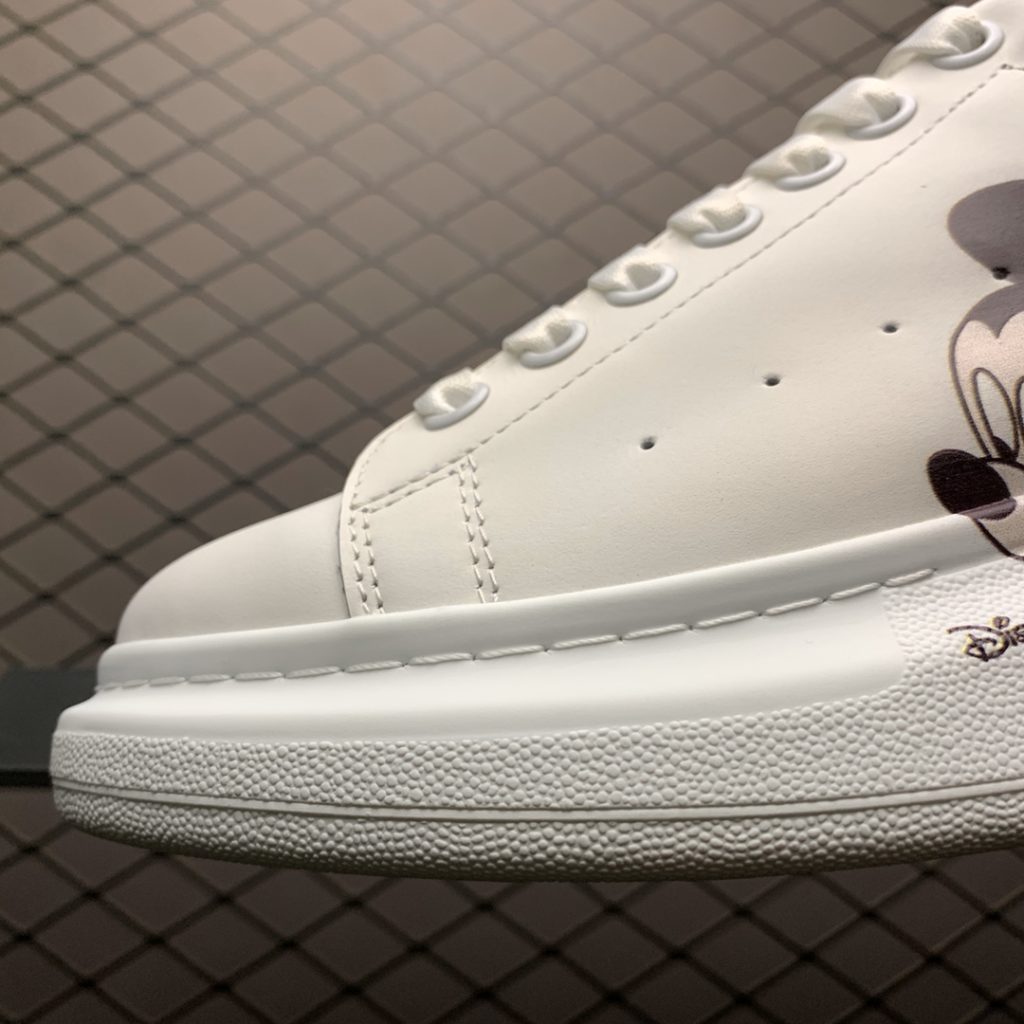 Alexander McQueen Pure White Fabric Made of Imported Silk Matte Original Cowhide (Latest Material), Water Dyed Sheepskin Inner Lining, Cowhide Pads, Original outsole with Excellent Resilience, Durable and Comfortable Sole Thickness 4.5CM Full Set of Original Packaging In and Out Counter Pressure Free Size: 35 36 37 38 39 40 41 42 43 44