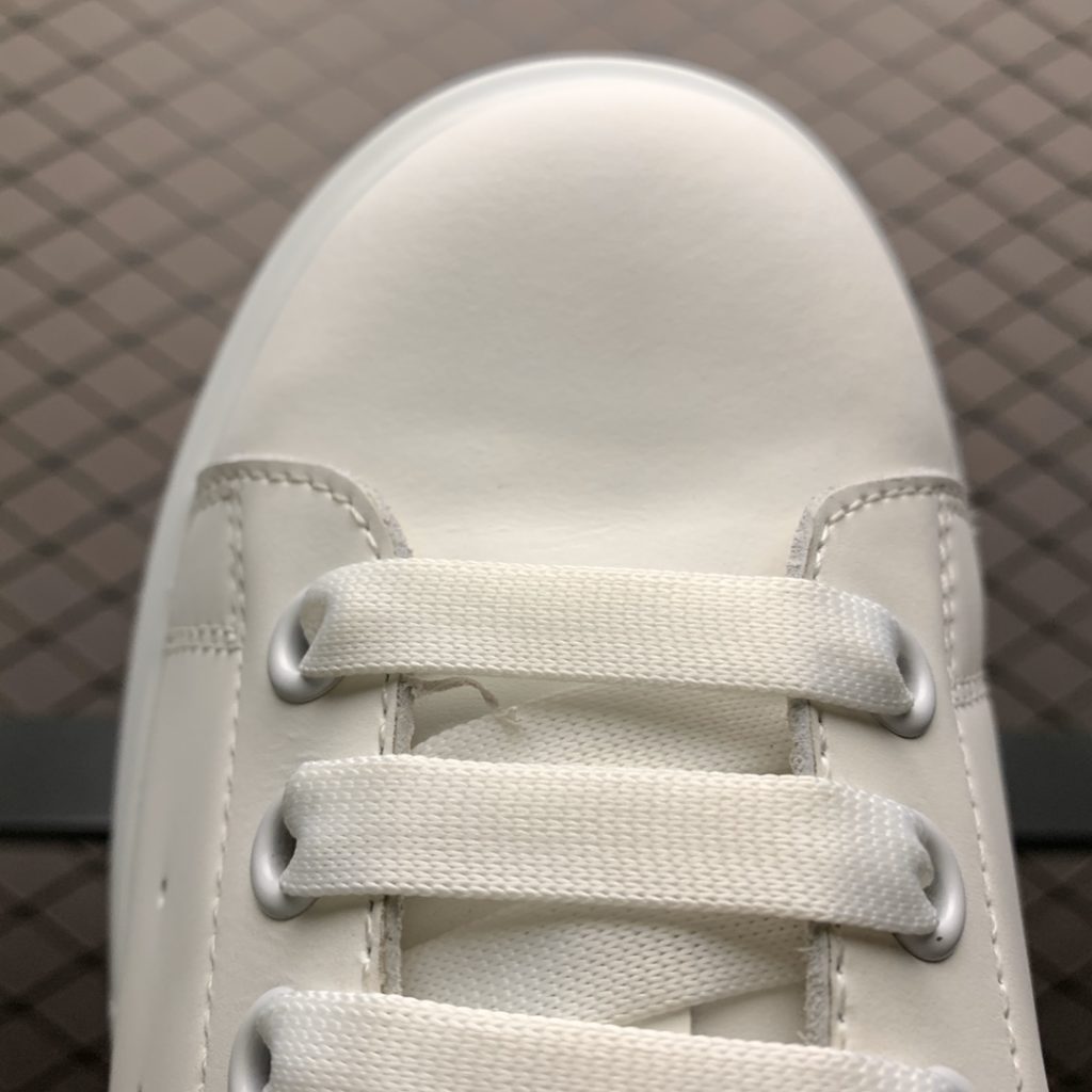 Alexander McQueen Pure White Fabric Made of Imported Silk Matte Original Cowhide (Latest Material), Water Dyed Sheepskin Inner Lining, Cowhide Pads, Original outsole with Excellent Resilience, Durable and Comfortable Sole Thickness 4.5CM Full Set of Original Packaging In and Out Counter Pressure Free Size: 35 36 37 38 39 40 41 42 43 44