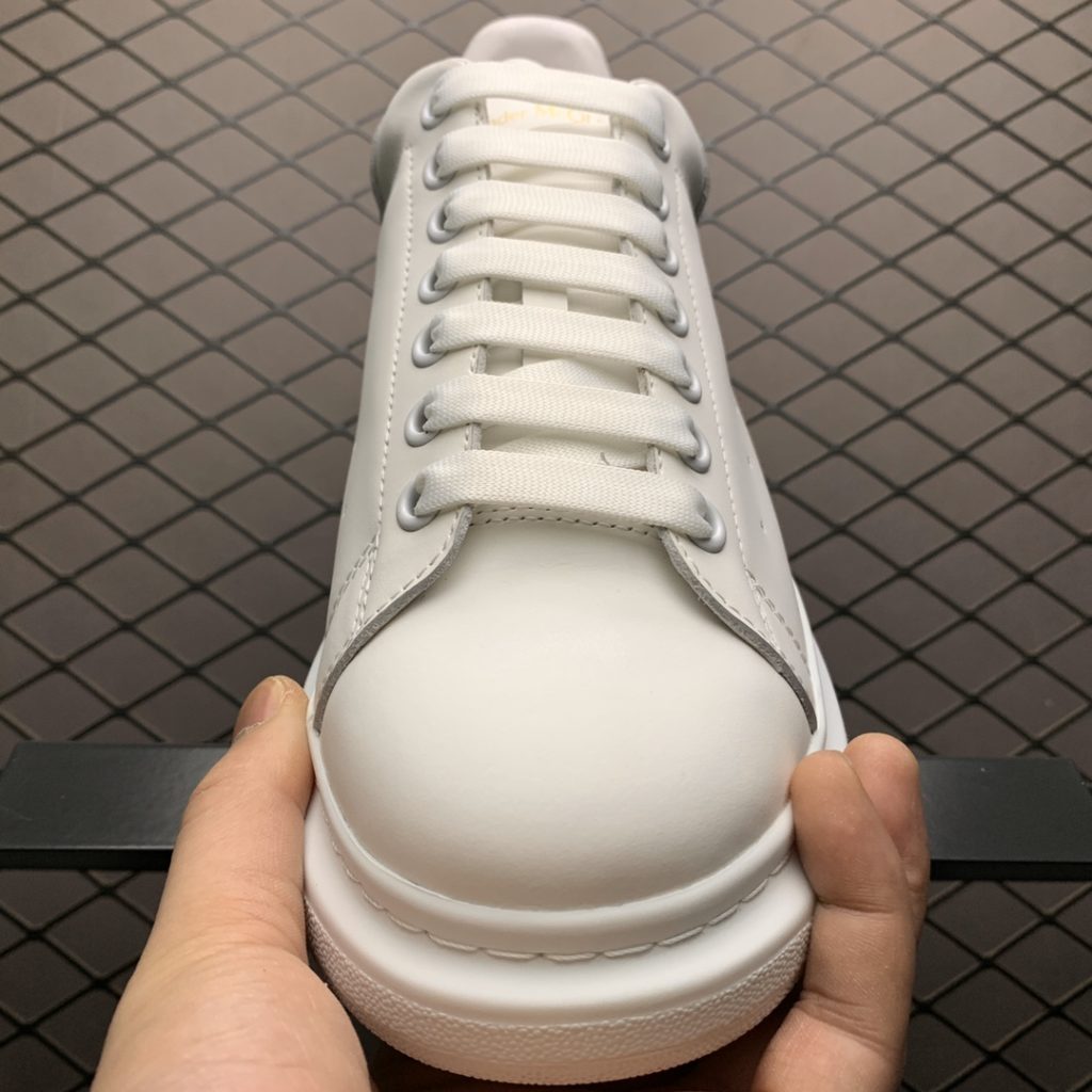 Alexander McQueen Pure White Fabric Made of Imported Silk Matte Original Cowhide (Latest Material), Water Dyed Sheepskin Inner Lining, Cowhide Pads, Original outsole with Excellent Resilience, Durable and Comfortable Sole Thickness 4.5CM Full Set of Original Packaging In and Out Counter Pressure Free Size: 35 36 37 38 39 40 41 42 43 44